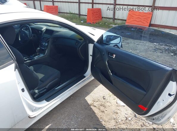 KMHHT6KJXGU131406 2016 HYUNDAI GENESIS Белый Вид салона спереди