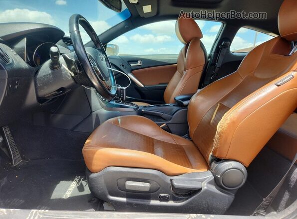 KMHHU6KJXGU131404 2016 HYUNDAI GENESIS White Front interior view