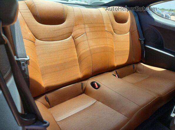 KMHHU6KJXGU131404 2016 HYUNDAI GENESIS White Rear seats view