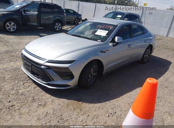 KMHL24JJ2TA145766 2026 HYUNDAI SONATA HYBRID Silver Առջևի ձախ երեք քառորդ տեսարան