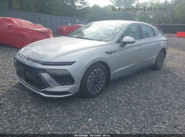 KMHL34JJ7SA133379 2025 HYUNDAI SONATA HYBRID Silver Առջևի ձախ երեք քառորդ տեսարան