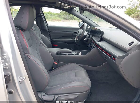 KMHL54JC6SA458553 2025 HYUNDAI SONATA Silver წინა სალონის ხედი