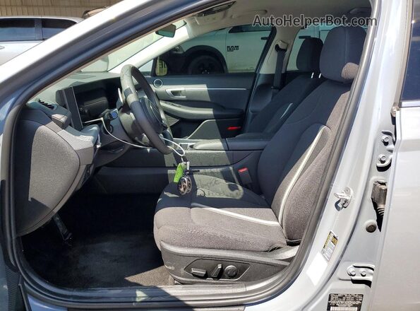 KMHL64JA9SA486584 2025 HYUNDAI SONATA Blue Вид салону спереду