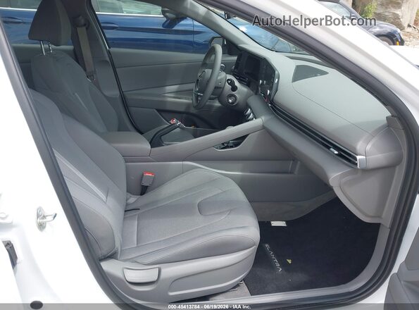 KMHLL4DG0RU741740 2024 HYUNDAI ELANTRA Белый Вид салона спереди