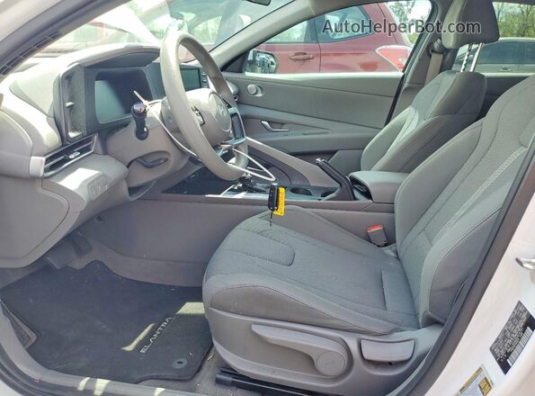 KMHLL4DG0RU814721 2024 HYUNDAI ELANTRA White Սալոնի դիմացի տեսք
