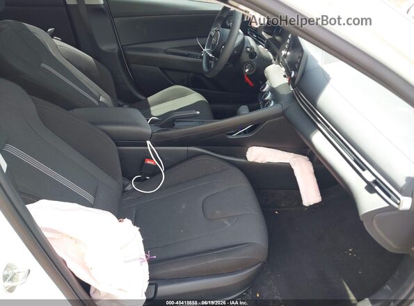 KMHLL4DG1RU759972 2024 HYUNDAI ELANTRA White Вид салону спереду