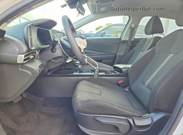 KMHLL4DG1RU803047 2024 HYUNDAI ELANTRA Белый Вид салона спереди
