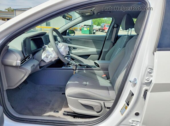 KMHLL4DG3SU088522 2025 HYUNDAI ELANTRA White Вид салону спереду