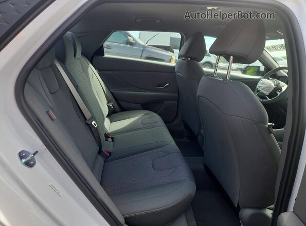 KMHLL4DG3SU088522 2025 HYUNDAI ELANTRA White Вид задніх сидінь