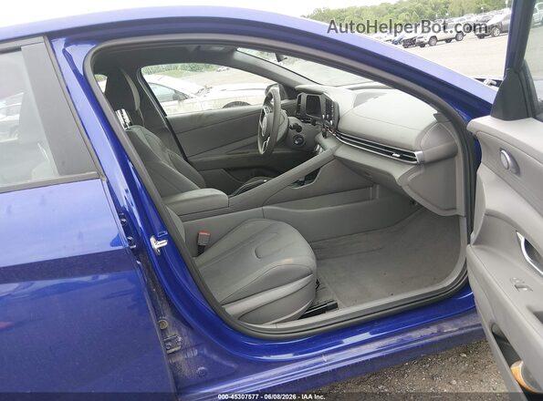 KMHLL4DG4RU744124 2024 HYUNDAI ELANTRA Синий Вид салона спереди