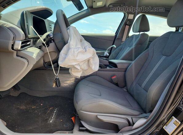 KMHLL4DG4TU108195 2026 HYUNDAI ELANTRA Black Front interior view