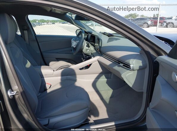 KMHLL4DG6TU227902 2026 HYUNDAI ELANTRA Gray წინა სალონის ხედი