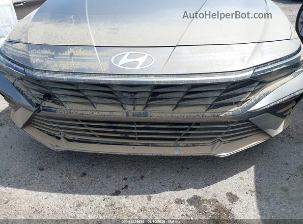 KMHLL4DG9RU851752 2024 HYUNDAI ELANTRA Silver Դիմացի տեսք