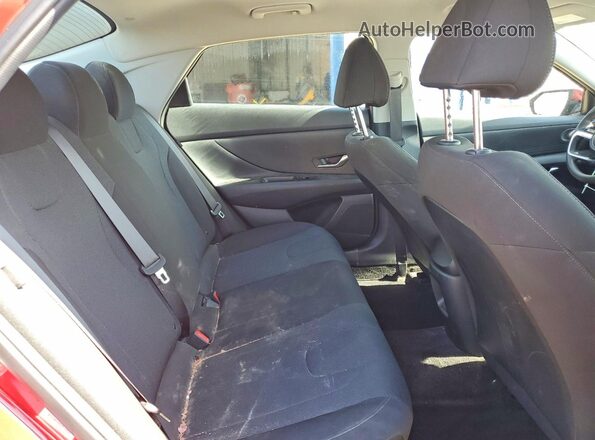 KMHLL4DG9SU952778 2025 HYUNDAI ELANTRA Red Widok tylnych siedzeń
