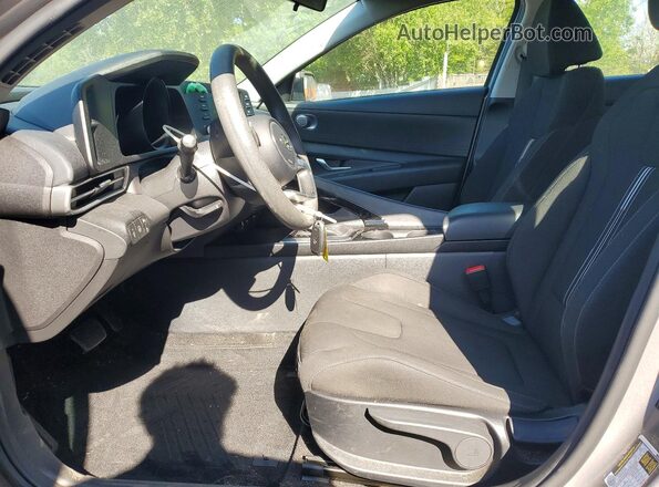 KMHLM4AJ9PU044948 2023 HYUNDAI ELANTRA Silver Вид салону спереду