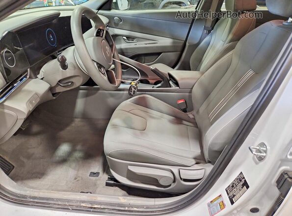 KMHLM4DG9RU746559 2024 HYUNDAI ELANTRA White Vista interior delantera