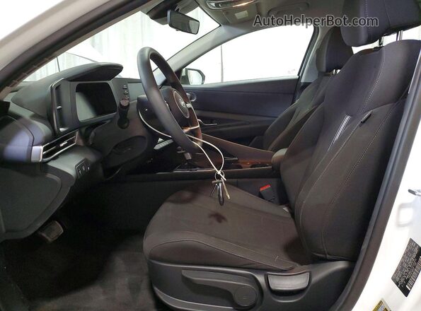 KMHLM4DJ2TU200415 2026 HYUNDAI ELANTRA White Вид салону спереду