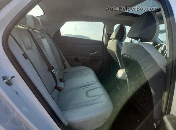KMHLP4DG0RU673847 2024 HYUNDAI ELANTRA White უკანა სავარძლების ხედი