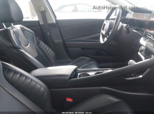 KMHLP4DG7RU744817 2024 HYUNDAI ELANTRA Черный Вид салона спереди