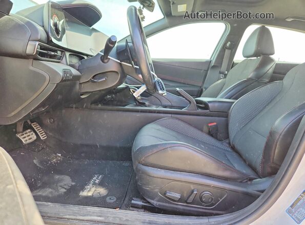 KMHLR4AF0PU587182 2023 HYUNDAI ELANTRA White Вид салону спереду