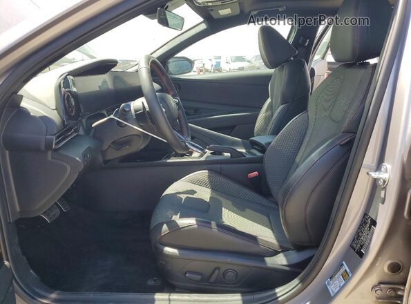 KMHLR4DF0SU996142 2025 HYUNDAI ELANTRA Gray Вид салону спереду