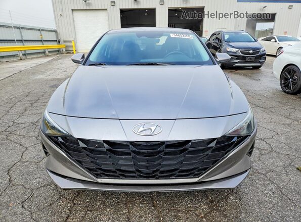 KMHLS4AG0PU425582 2023 HYUNDAI ELANTRA Silver Widok z przodu
