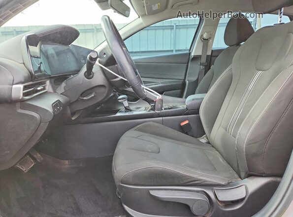 KMHLS4AG0PU425582 2023 HYUNDAI ELANTRA Silver Widok wnętrza z przodu