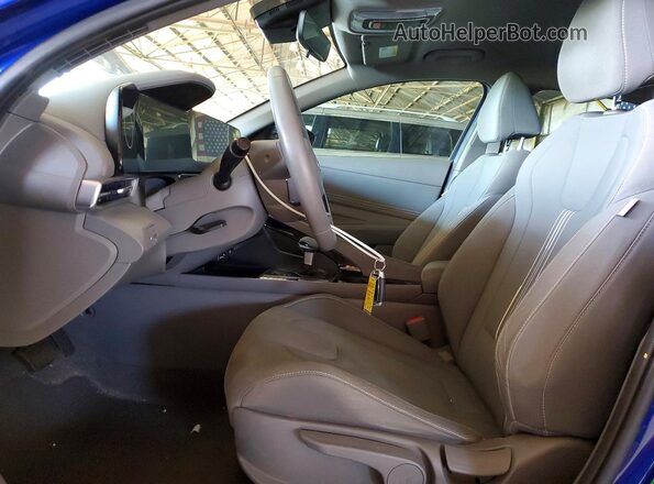 KMHLS4AG6PU591783 2023 HYUNDAI ELANTRA Синий Вид салона спереди