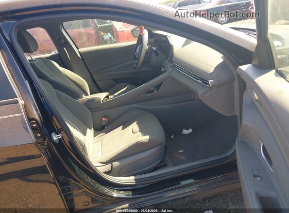 KMHLS4AG8PU403409 2023 HYUNDAI ELANTRA Черный Вид салона спереди