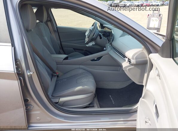 KMHLS4DG1RU747565 2024 HYUNDAI ELANTRA Серый Вид салона спереди