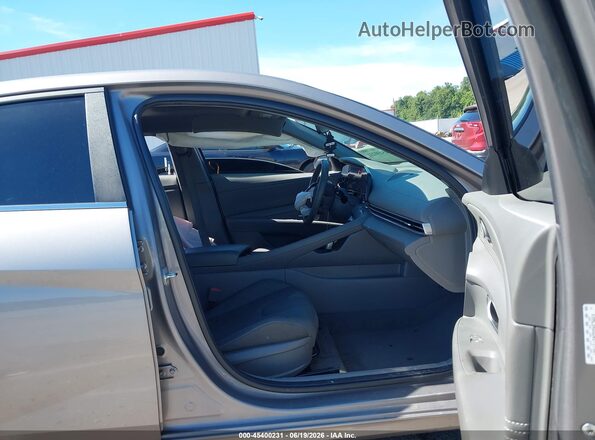 KMHLS4DG2RU717507 2024 HYUNDAI ELANTRA Серебряный Вид салона спереди