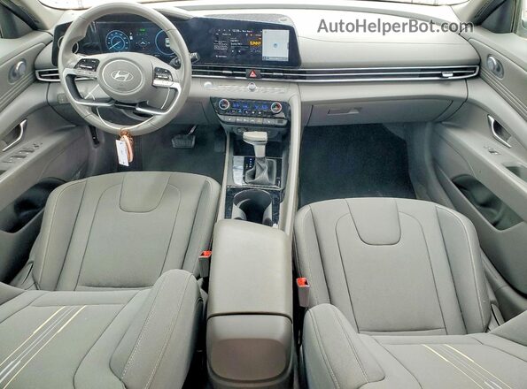 KMHLS4DG3SU894282 2025 HYUNDAI ELANTRA Белый Вид панели приборов