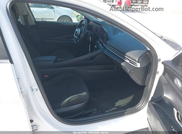 KMHLS4DG3SU927586 2025 HYUNDAI ELANTRA White Вид салону спереду