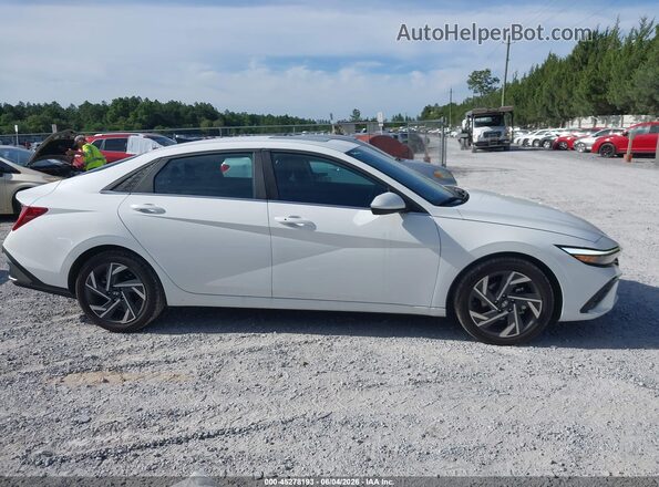 KMHLS4DG3SU927586 2025 HYUNDAI ELANTRA White Вид задньої частини салону