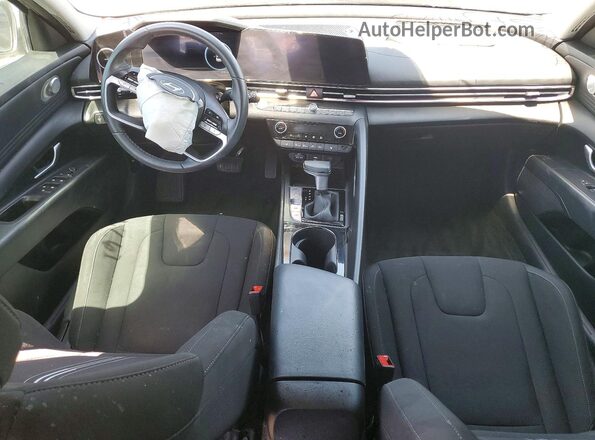 KMHLS4DG4RU652756 2024 HYUNDAI ELANTRA Серый Вид панели приборов