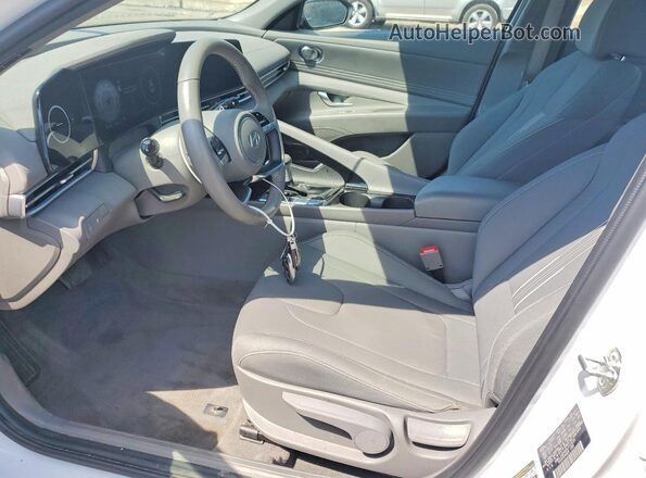KMHLS4DG4RU712633 2024 HYUNDAI ELANTRA White 