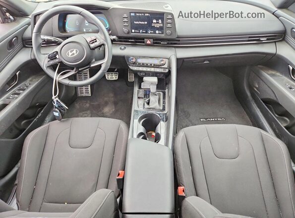 KMHLS4DG5TU146246 2026 HYUNDAI ELANTRA Черный Вид панели приборов