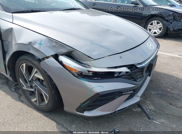 KMHLS4DG6SU949954 2025 HYUNDAI ELANTRA Серебряный Вид спереди