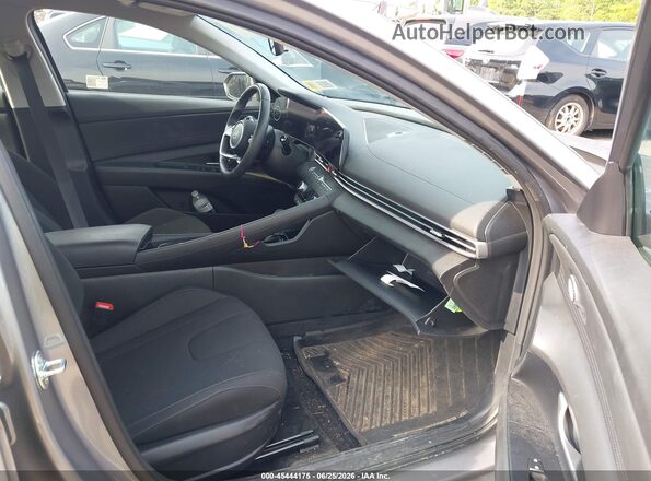 KMHLS4DG6SU949954 2025 HYUNDAI ELANTRA Серебряный Вид салона спереди