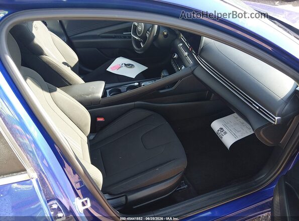 KMHLS4DG8SU881088 2025 HYUNDAI ELANTRA Blue Front interior view