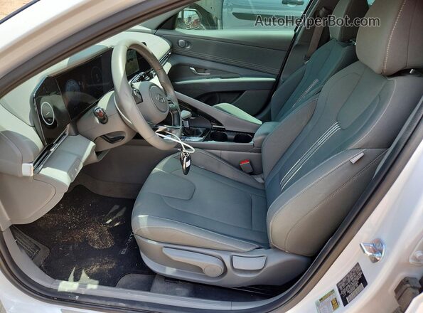 KMHLS4DG9SU939810 2025 HYUNDAI ELANTRA White Front interior view
