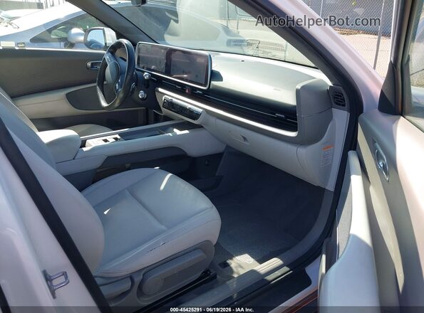KMHM34AA0PA048234 2023 HYUNDAI IONIQ 6 Белый Вид салона спереди