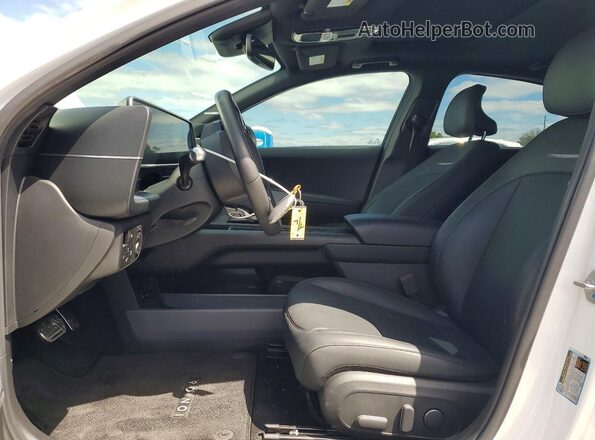 KMHM54AA2RA073620 2024 HYUNDAI IONIQ White 