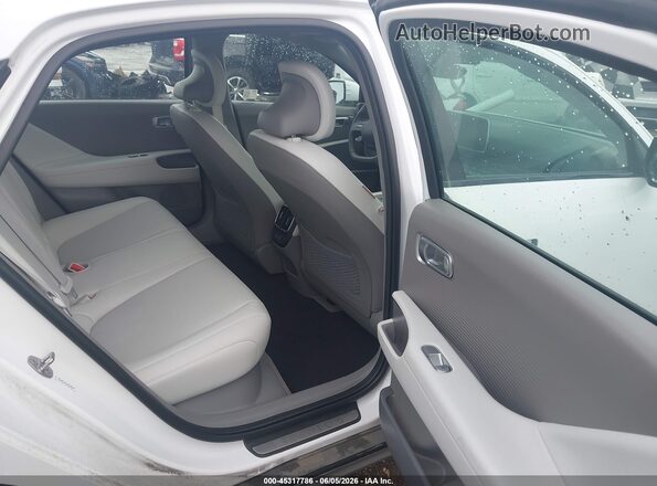 KMHM54AC2RA055068 2024 HYUNDAI IONIQ 6 White Vista de la etiqueta del VIN