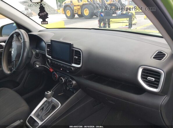 KMHRB8A34PU213945 2023 HYUNDAI VENUE Green Vista interior delantera
