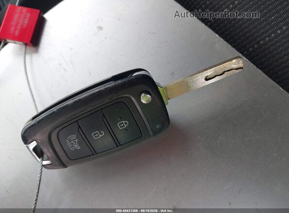 KMHRB8A34PU213945 2023 HYUNDAI VENUE Green Vista del salpicadero
