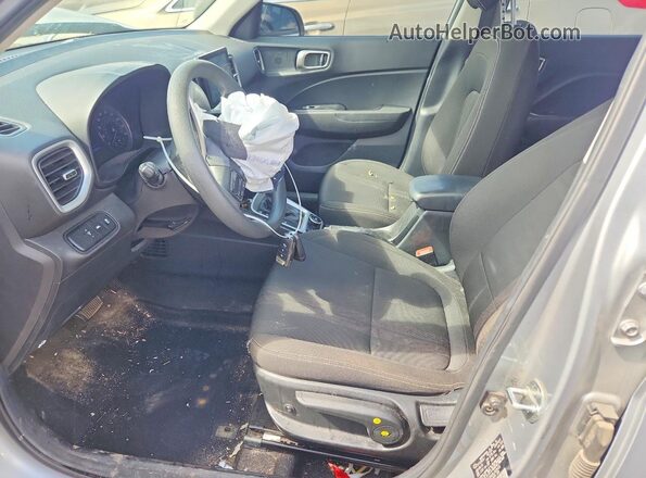 KMHRC8A30LU025415 2020 HYUNDAI VENUE Silver Front interior view