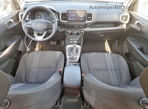 KMHRC8A30NU150157 2022 HYUNDAI VENUE Черный Вид панели приборов