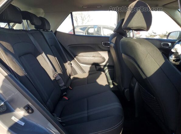 KMHRC8A30NU166648 2022 HYUNDAI VENUE Charcoal უკანა სალონის ხედი