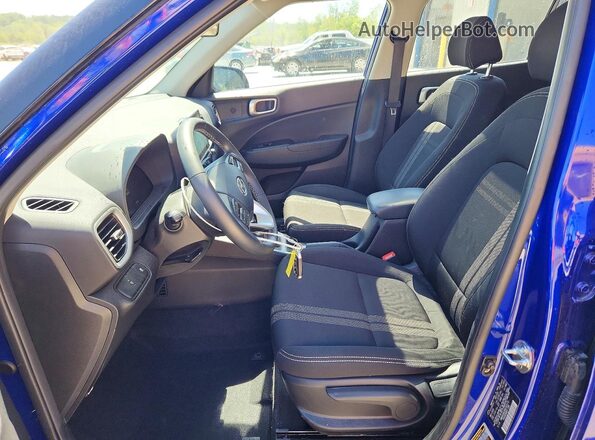 KMHRC8A30RU332172 2024 HYUNDAI VENUE Blue Вид салону спереду